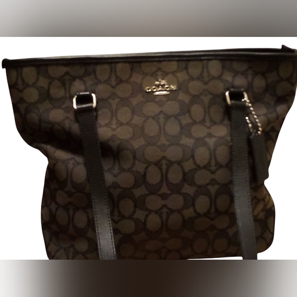 COACH - Tote, Medium Size, Excellent Condition Zipper Closure Zipper On Back - Picture 1 of 4
